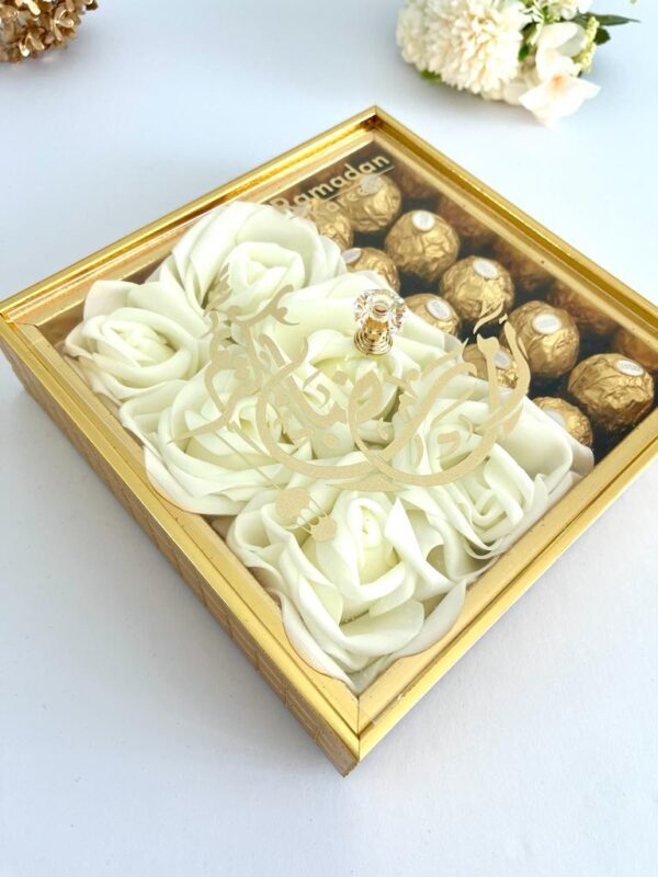 Ramadan Moubarak chocolates and roses box
